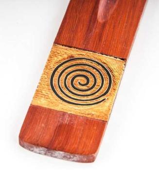 Spirale - Halter aus rotem Holz-3