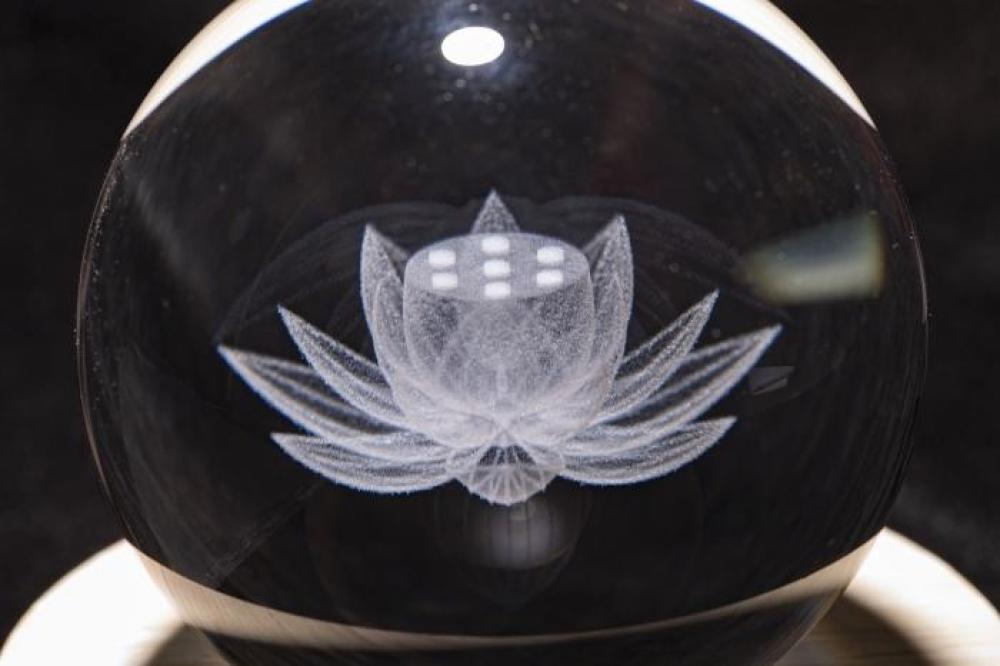 Kristallkugel - Lotus-2