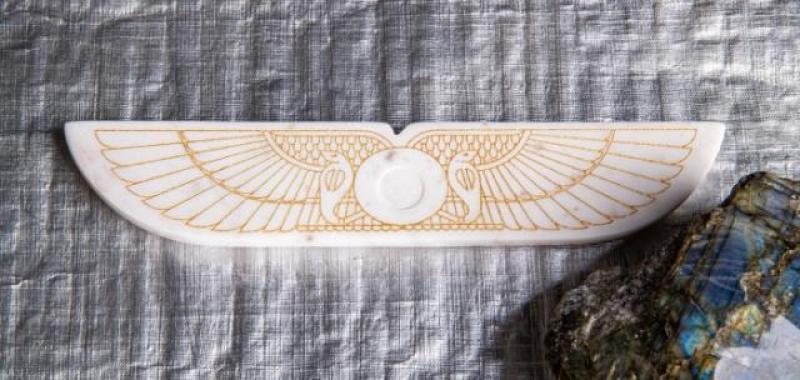 Horus Flügel Stäbchenhalter weißer Marmor